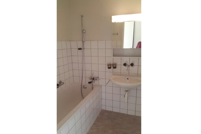 Totalsanierung 4-Zimmer-Wohnung in Kriens — Badezimmer vorher